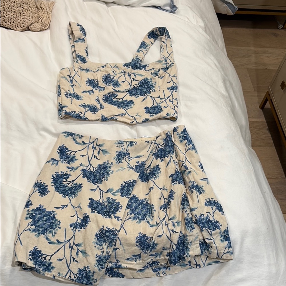 Abercrombie & Fitch Scarlett Blue Floral Top and Skort set - Picture 2 of 5